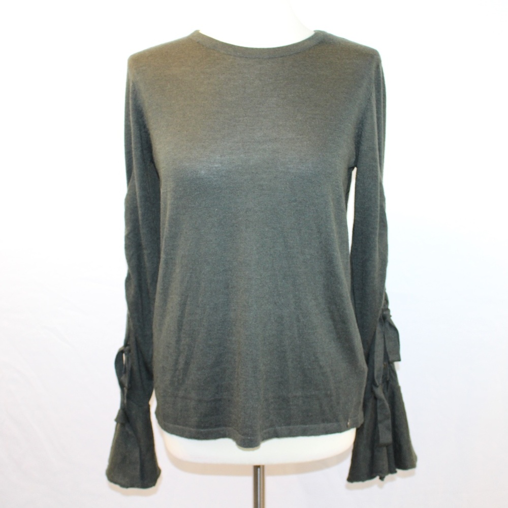 Q2 Collection sweater